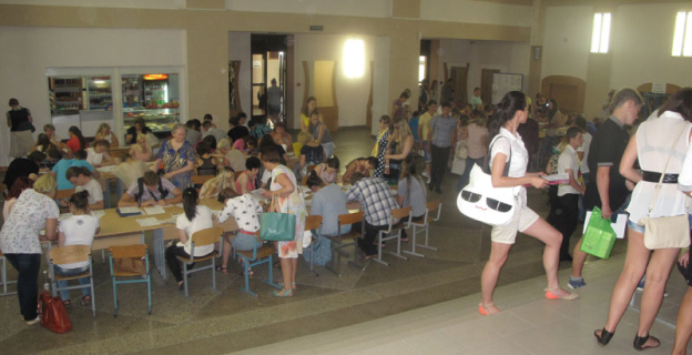 В ВУЗАХ СТРАНЫ ИДЕТ ПРИЕМ ДОКУМЕНТОВ. НАБЛЮДАЕТСЯ АЖИОТАЖ    