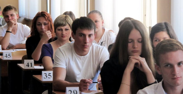 С ЦТ по обществоведению удалены 3 человека, по математике — 2 