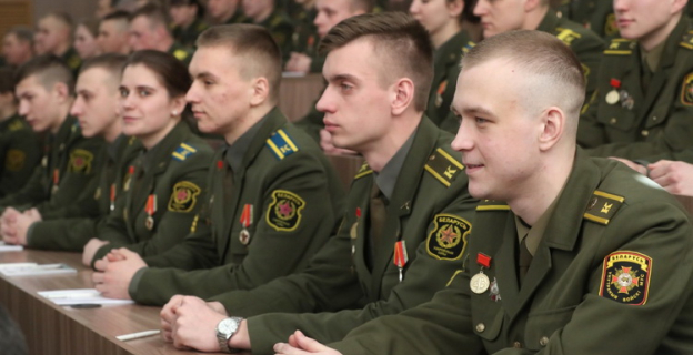 В 2020г. срок подачи заявлений для участия в профотборе для поступления в военные вузы продлен до 8.05.