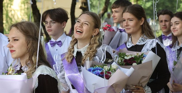 Минобр установил даты «Последнего звонка-2025», выпускных экзаменов и выпускного вечера для 9- и 11-классников