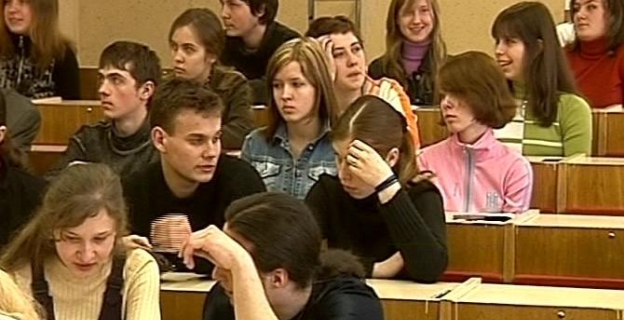 ПЕРВАЯ СЕССИЯ ДЛЯ ТЫСЯЧ СТУДЕНТОВ СТАЛА ПОСЛЕДНЕЙ