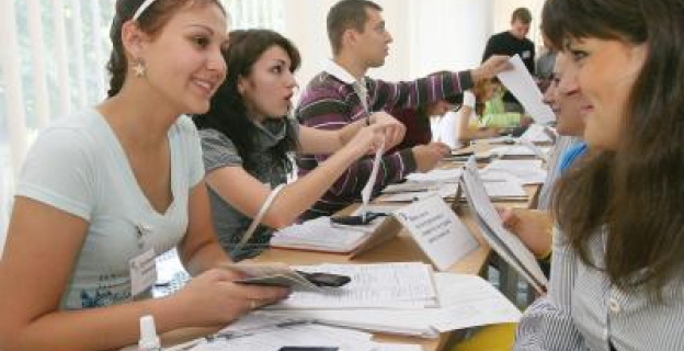 В ВУЗЫ, ПТУ И ССУЗЫ В 2010 ГОДУ ПЛАНИРУЕТСЯ ПРИНЯТЬ 200 ТЫСЯЧ АБИТУРИЕНТОВ